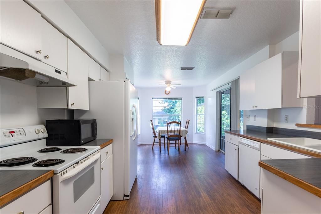 Recently Sold: $400,000 (3 beds, 2 baths, 1736 Square Feet)
