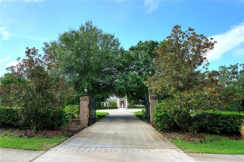 Recently Sold: $4,000,000 (6 beds, 5 baths, 8831 Square Feet)