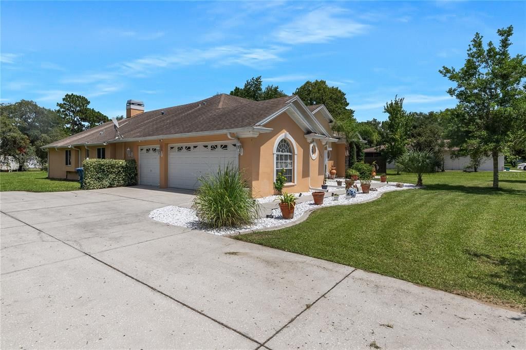 Recently Sold: $675,000 (4 beds, 3 baths, 2476 Square Feet)