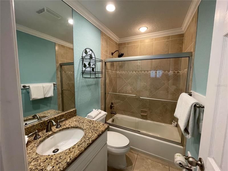 最近售出: $799,000 (2 贝兹, 2 浴室, 952 平方英尺)