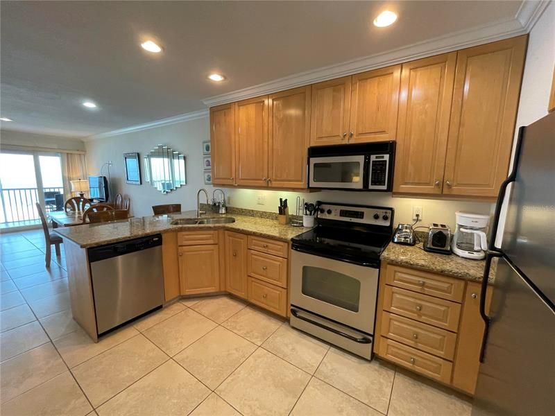 Recently Sold: $799,000 (2 beds, 2 baths, 952 Square Feet)