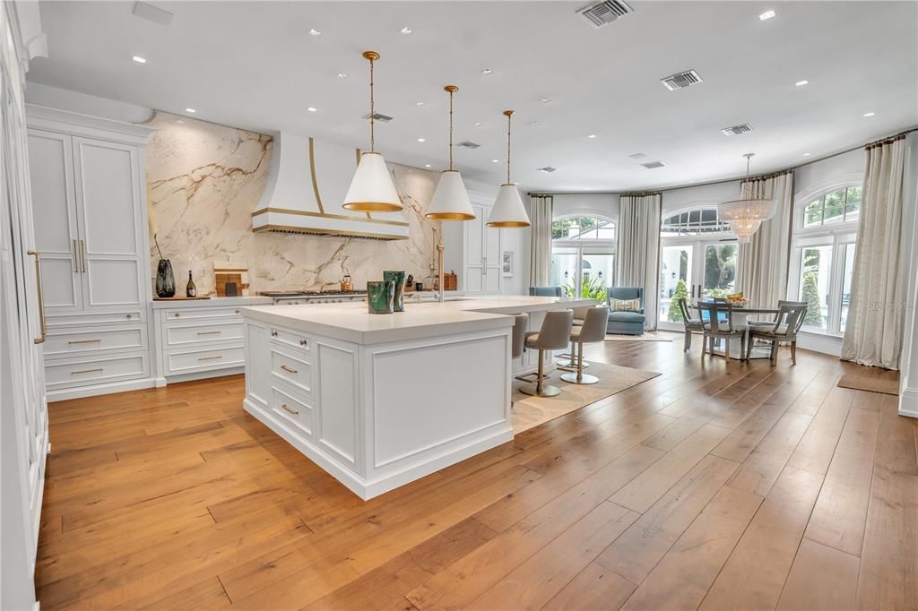 Recently Sold: $12,888,000 (7 beds, 8 baths, 20690 Square Feet)