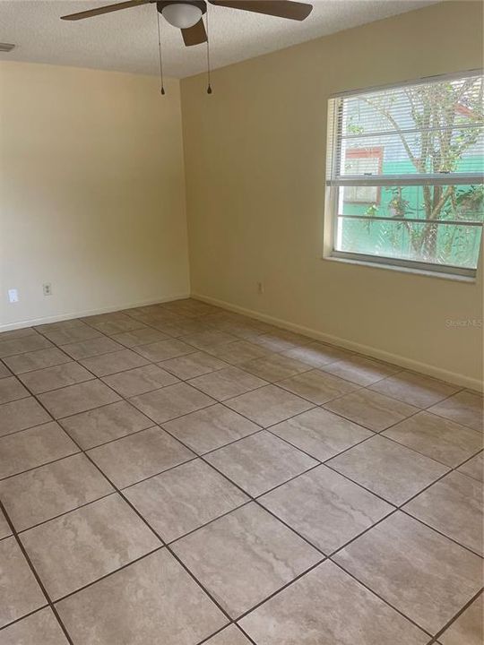 Recently Rented: $1,150 (2 beds, 1 baths, 740 Square Feet)