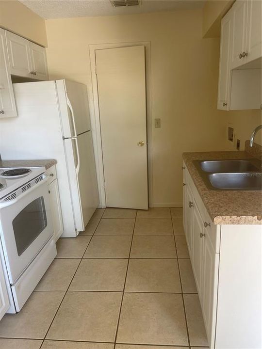 Recently Rented: $1,150 (2 beds, 1 baths, 740 Square Feet)