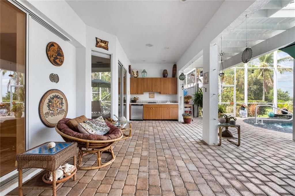 Recently Sold: $1,190,000 (3 beds, 2 baths, 3092 Square Feet)