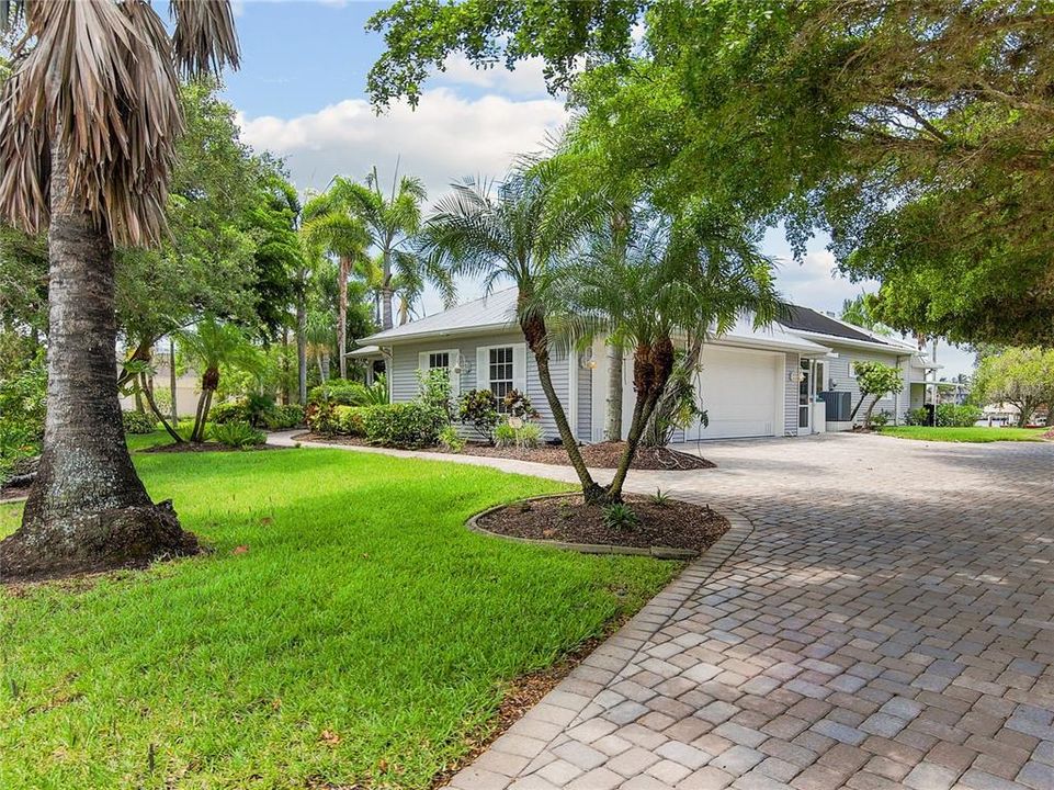 Recently Sold: $1,190,000 (3 beds, 2 baths, 3092 Square Feet)