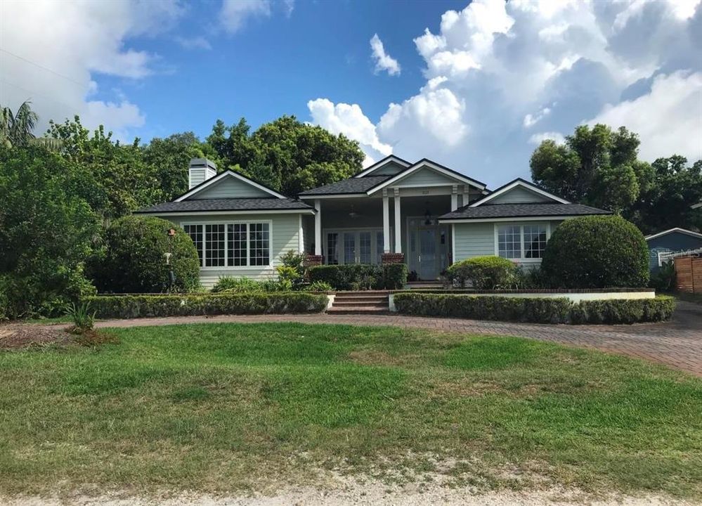 Recently Sold: $1,050,000 (3 beds, 3 baths, 2569 Square Feet)