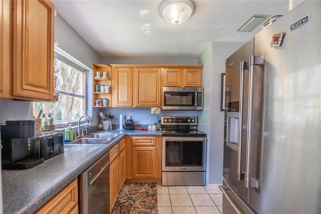 Recently Sold: $269,921 (3 beds, 2 baths, 1384 Square Feet)