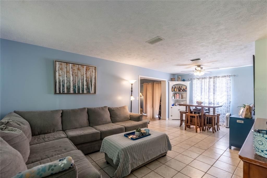 Recently Sold: $269,921 (3 beds, 2 baths, 1384 Square Feet)