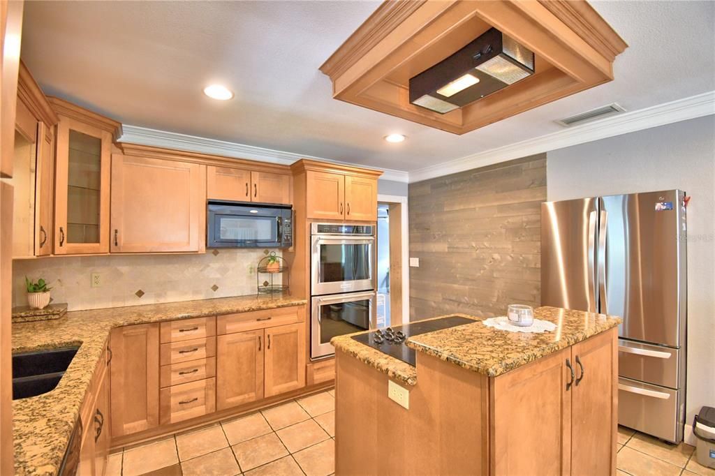 Recently Sold: $255,000 (3 beds, 2 baths, 1806 Square Feet)