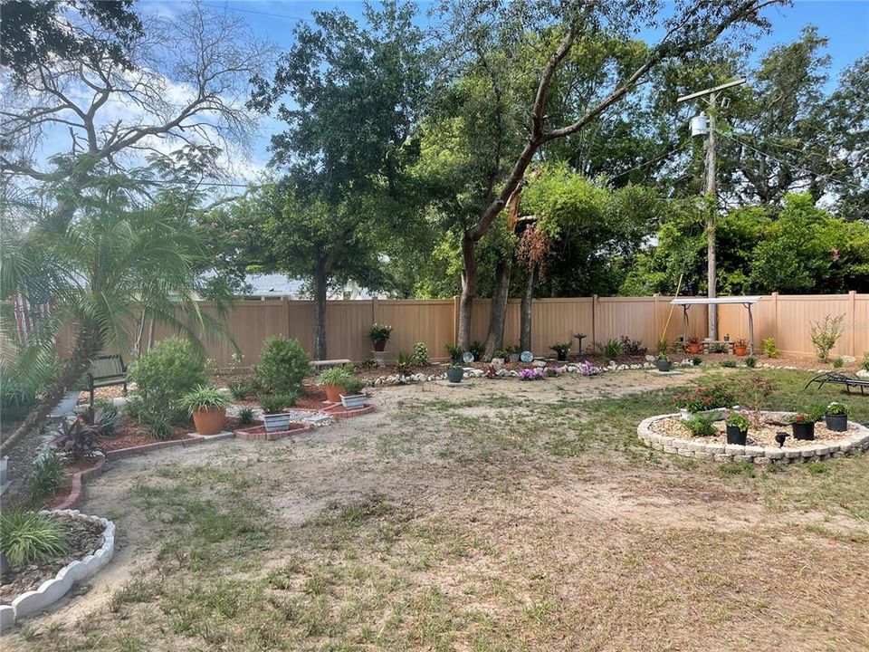 Recently Sold: $220,000 (2 beds, 1 baths, 838 Square Feet)