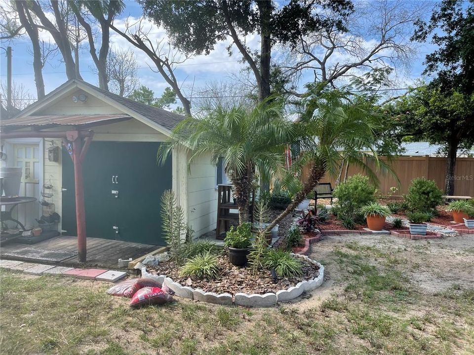 Recently Sold: $220,000 (2 beds, 1 baths, 838 Square Feet)