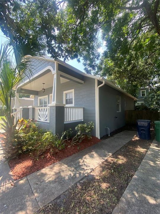 Recently Rented: $2,600 (3 beds, 2 baths, 1200 Square Feet)