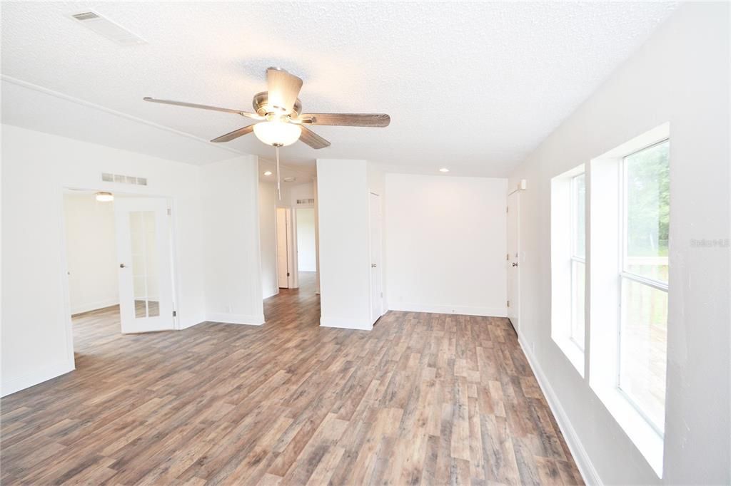 Recently Sold: $450,000 (3 beds, 2 baths, 1944 Square Feet)