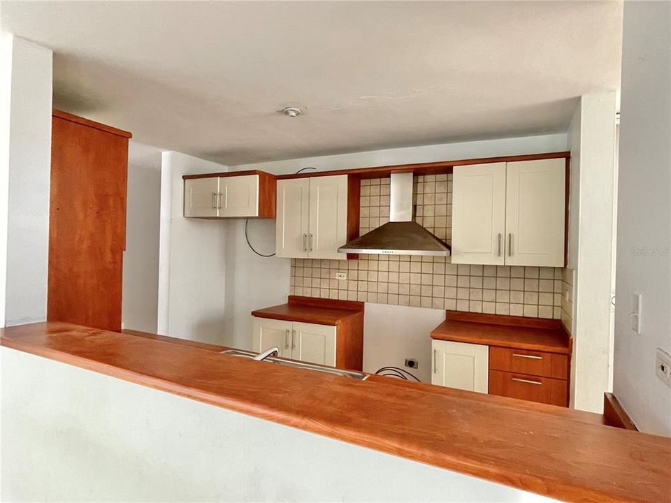 Vendido Recientemente: $220,000 (4 camas, 2 baños, 1700 Pies cuadrados)