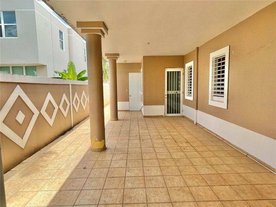 Vendido Recientemente: $220,000 (4 camas, 2 baños, 1700 Pies cuadrados)