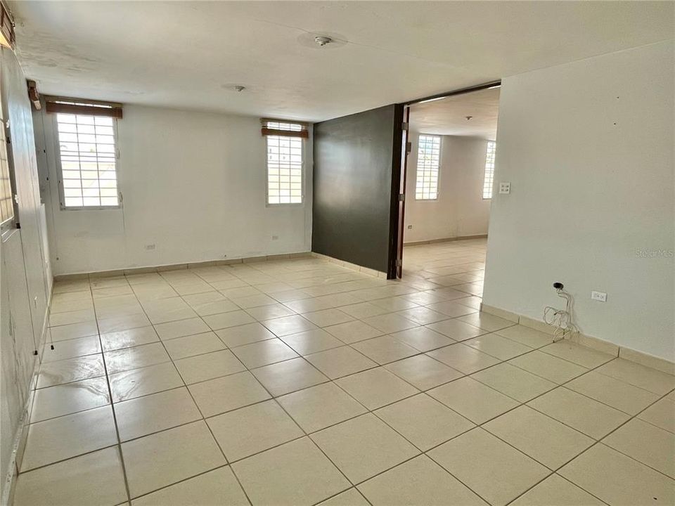 Vendido Recientemente: $220,000 (4 camas, 2 baños, 1700 Pies cuadrados)