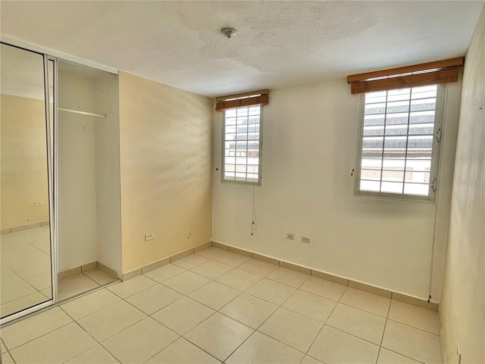 Vendido Recientemente: $220,000 (4 camas, 2 baños, 1700 Pies cuadrados)