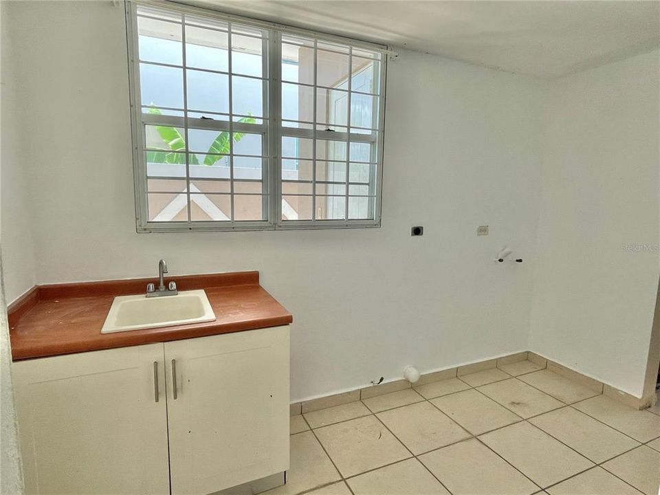 Vendido Recientemente: $220,000 (4 camas, 2 baños, 1700 Pies cuadrados)