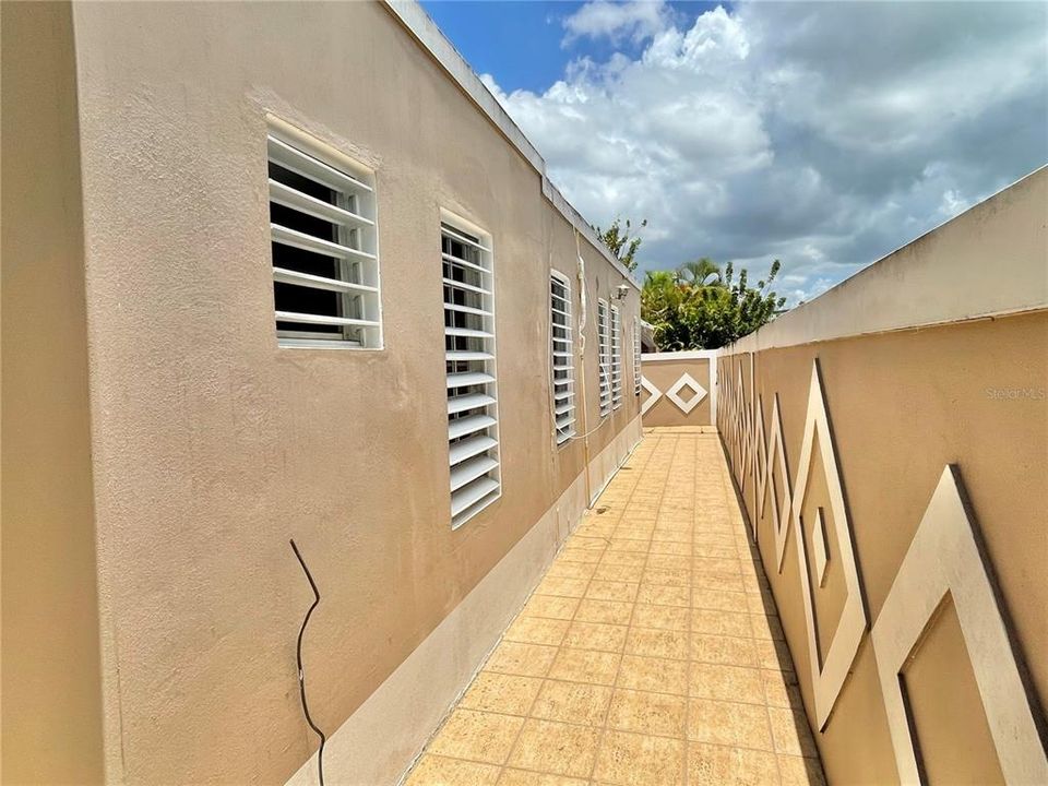 Vendido Recientemente: $220,000 (4 camas, 2 baños, 1700 Pies cuadrados)