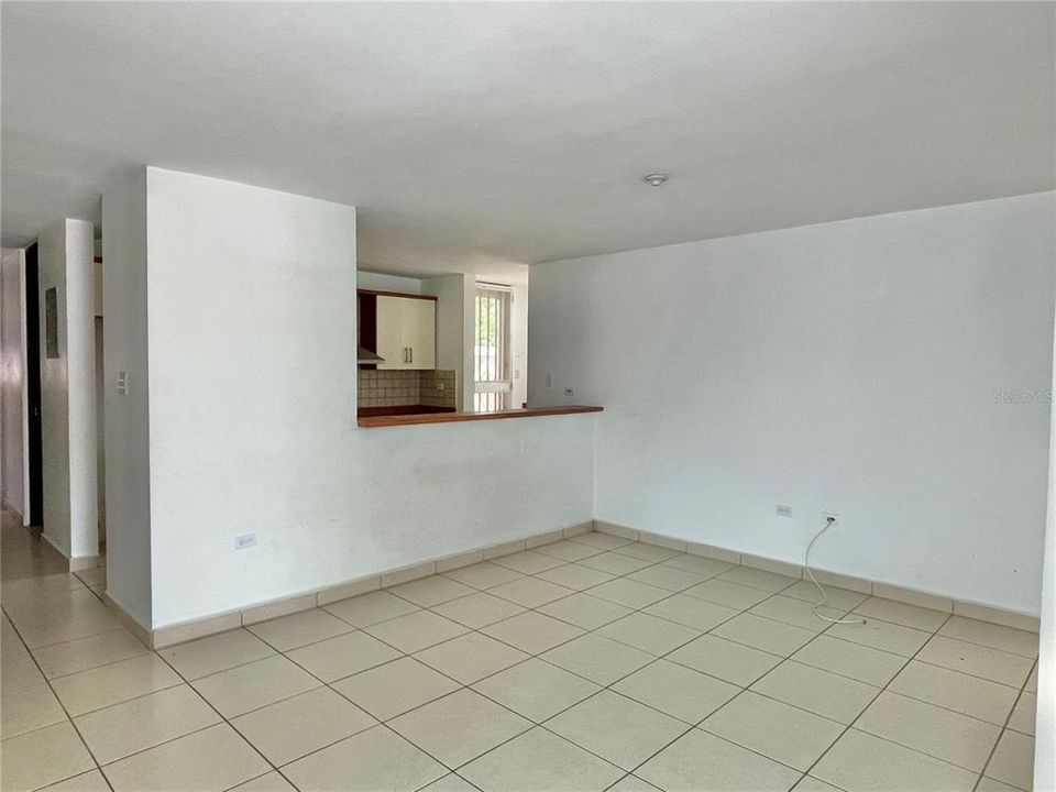 Vendido Recientemente: $220,000 (4 camas, 2 baños, 1700 Pies cuadrados)