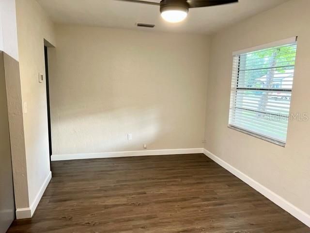 Recently Sold: $154,900 (2 beds, 1 baths, 720 Square Feet)