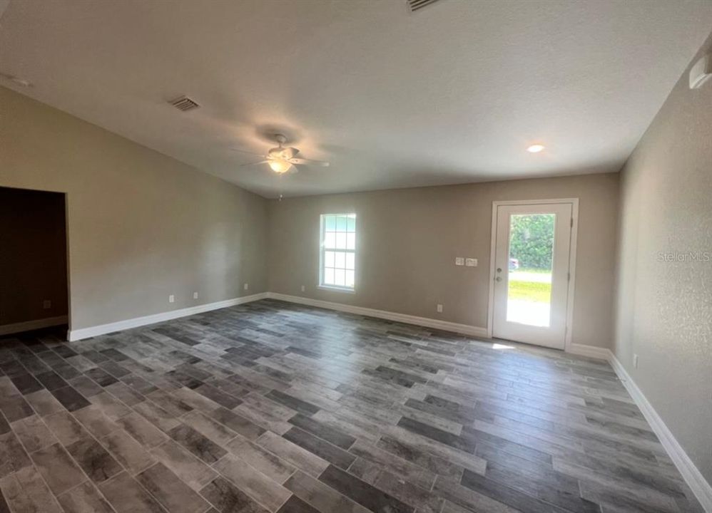 Recently Rented: $2,600 (3 beds, 2 baths, 1650 Square Feet)