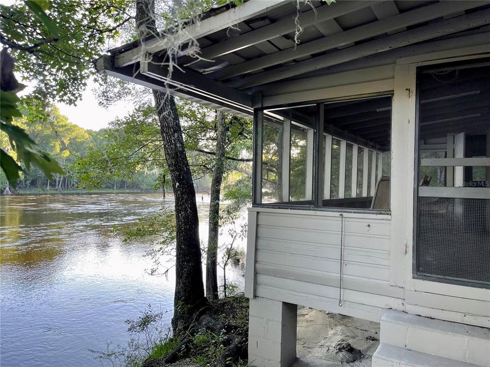 Primitive Neighborhood River-Cabin/clubhouse