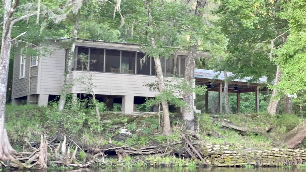 Primitive Neighborhood River-Cabin/clubhouse