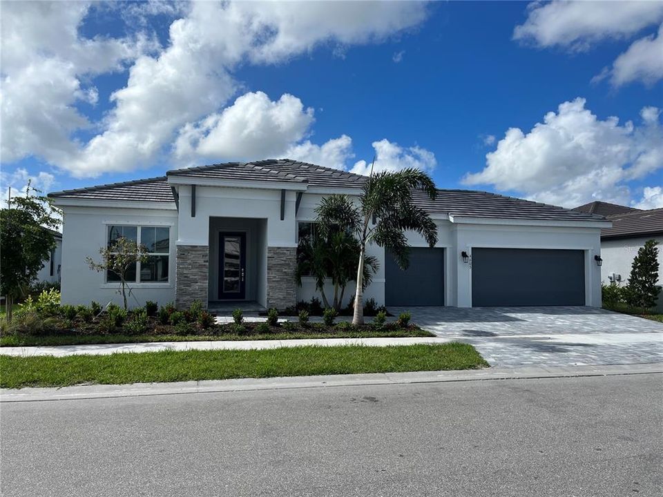 Recently Sold: $899,750 (3 beds, 3 baths, 2607 Square Feet)