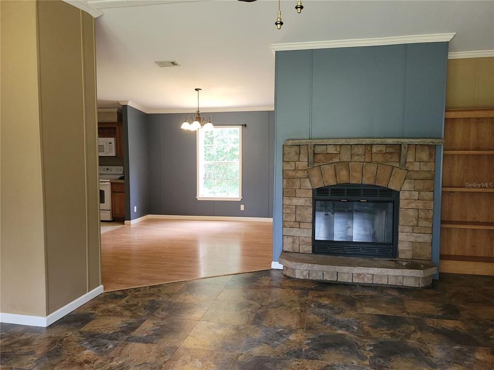 Recently Sold: $225,000 (3 beds, 2 baths, 1860 Square Feet)