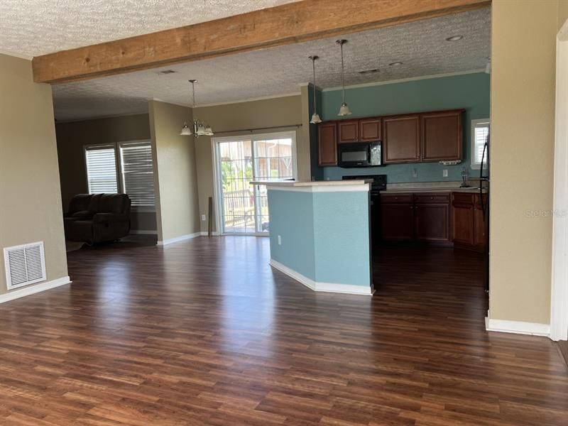 Recently Sold: $230,000 (3 beds, 2 baths, 1755 Square Feet)