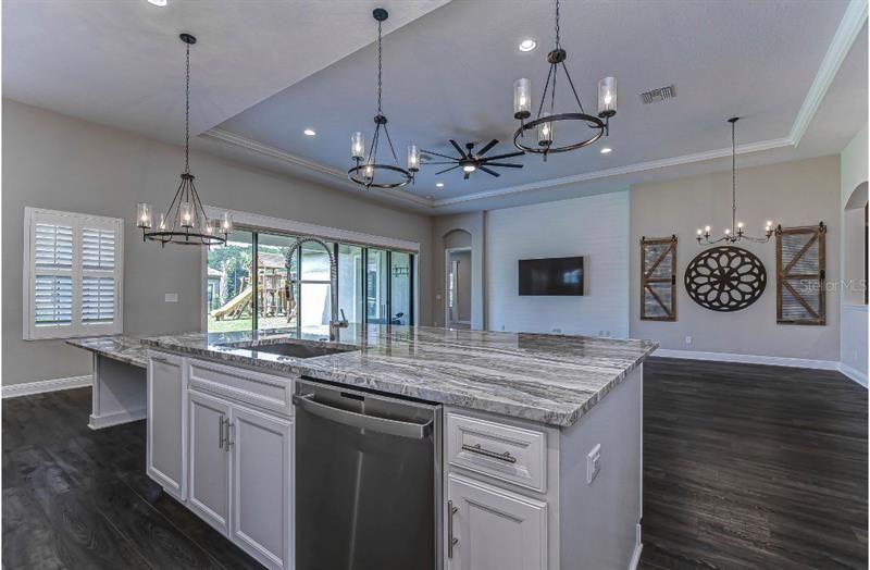Recently Sold: $950,000 (4 beds, 3 baths, 2703 Square Feet)