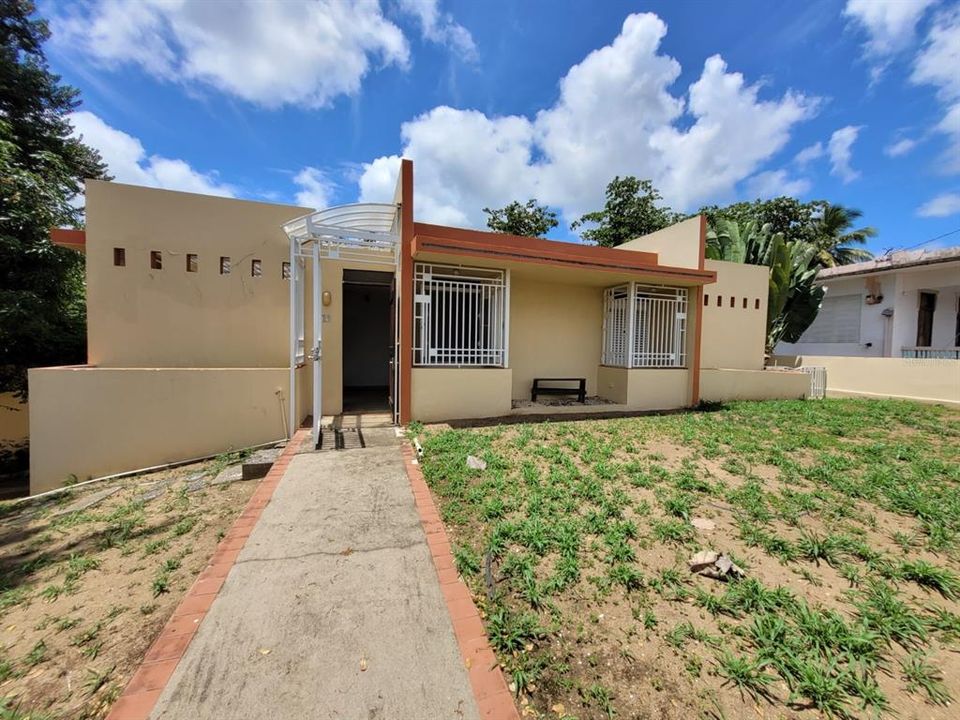 Vendido Recientemente: $205,000 (4 camas, 2 baños, 2359 Pies cuadrados)