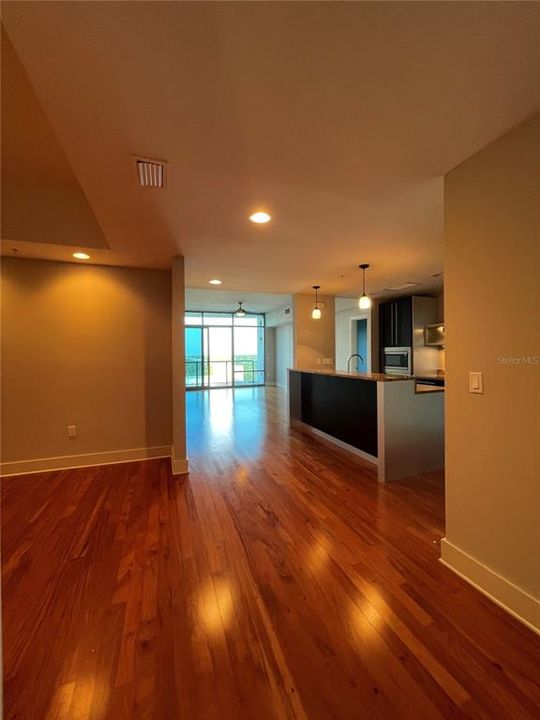 Recently Rented: $3,975 (2 beds, 2 baths, 1765 Square Feet)