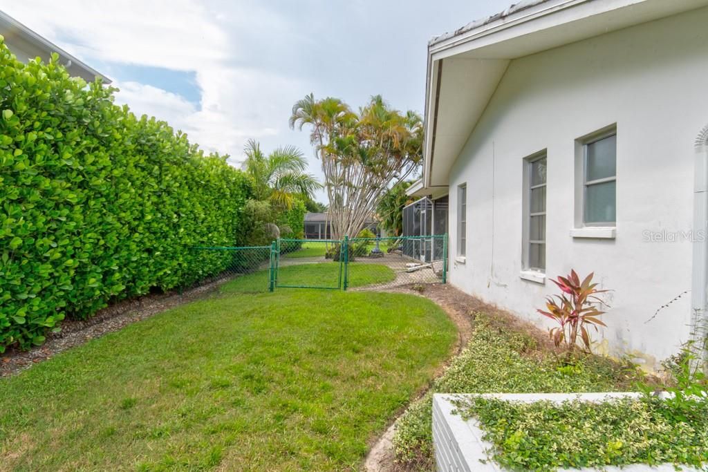 Recently Sold: $2,890,000 (3 beds, 2 baths, 1758 Square Feet)