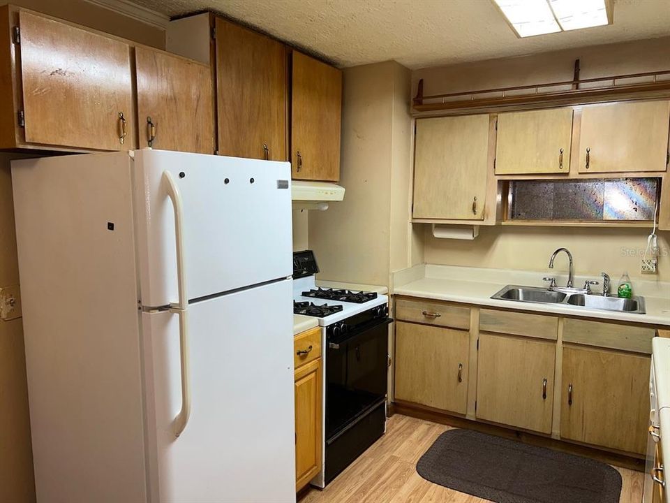 For Sale: $315,000 (2 beds, 1 baths, 1178 Square Feet)