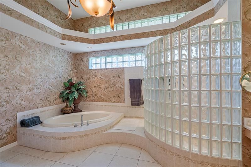 Недавно продано: $1,999,000 (5 спален, 6 ванн, 5633 Квадратных фут)