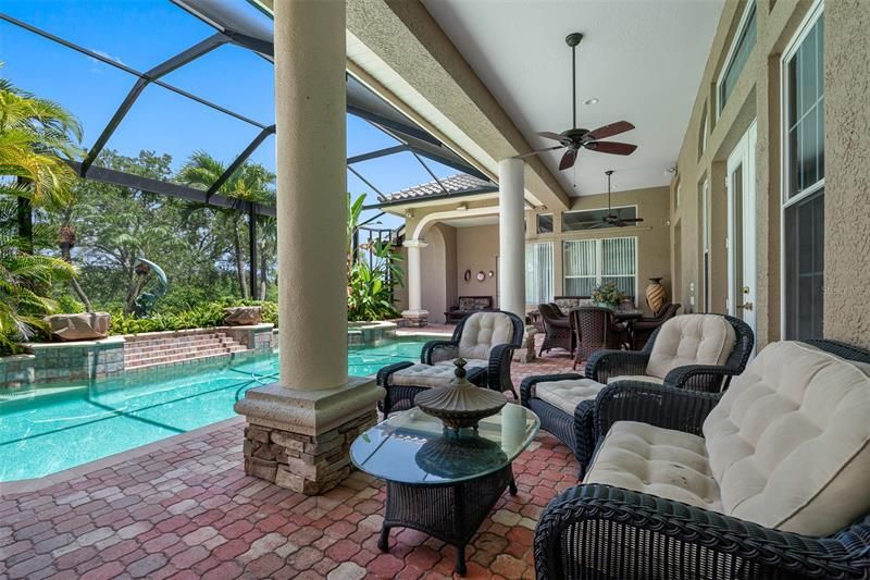 Recently Sold: $1,999,000 (5 beds, 6 baths, 5633 Square Feet)