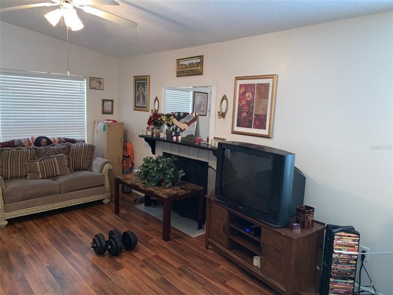 Recently Sold: $177,000 (2 beds, 2 baths, 912 Square Feet)