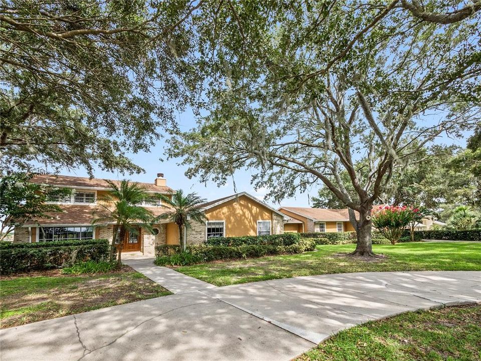 最近售出: $1,100,000 (4 贝兹, 2 浴室, 3041 平方英尺)