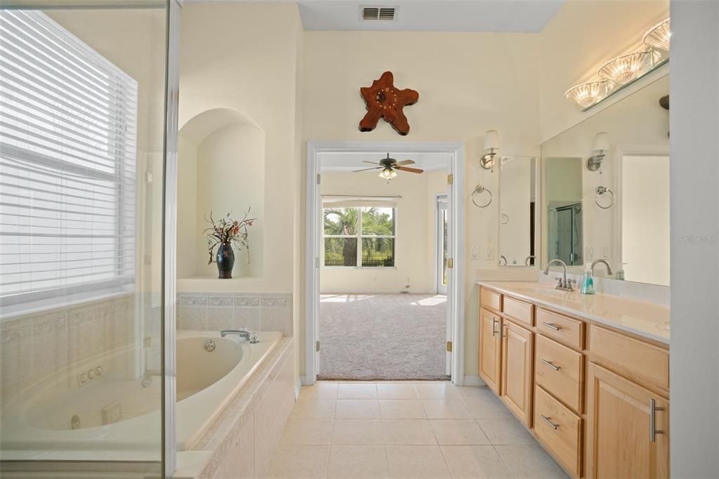 最近售出: $559,000 (3 贝兹, 2 浴室, 2100 平方英尺)
