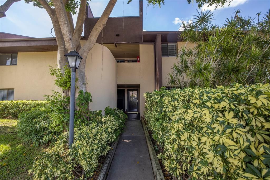 Recently Sold: $255,000 (2 beds, 2 baths, 975 Square Feet)