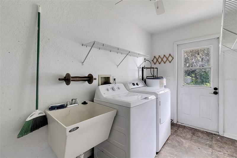 Recently Sold: $450,000 (3 beds, 2 baths, 2426 Square Feet)