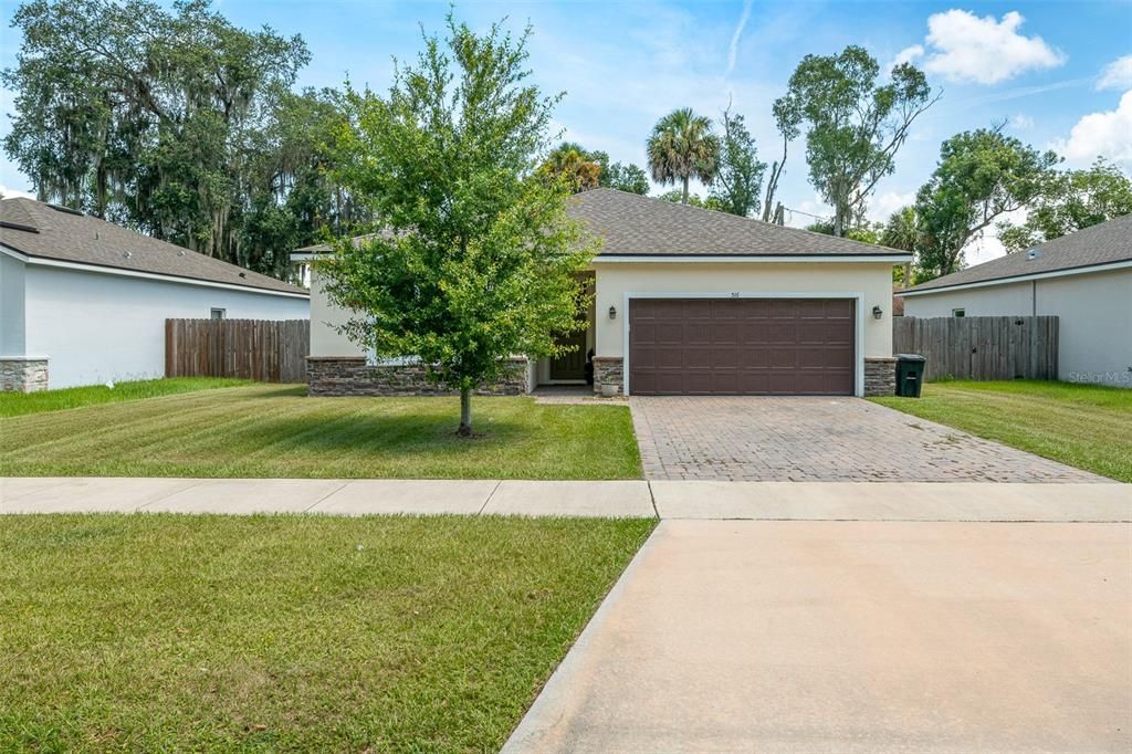 Recently Sold: $400,000 (3 beds, 2 baths, 1705 Square Feet)