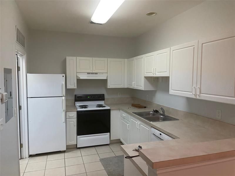 Recently Sold: $161,000 (1 beds, 1 baths, 888 Square Feet)