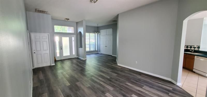Recently Rented: $2,100 (3 beds, 2 baths, 1921 Square Feet)