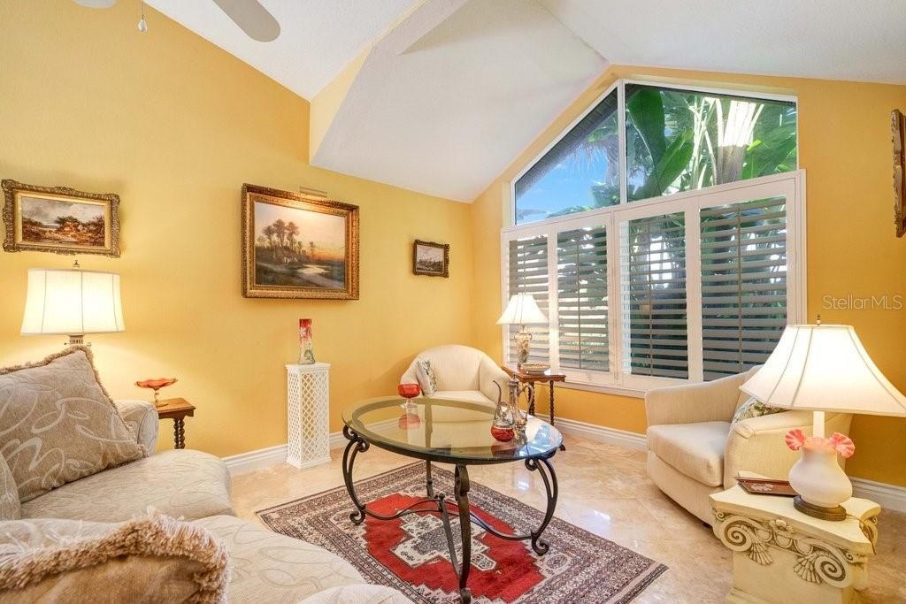 Recently Sold: $650,000 (3 beds, 2 baths, 1925 Square Feet)