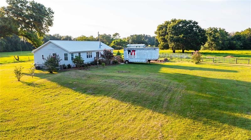 Vendido Recientemente: $443,000 (4 camas, 2 baños, 2204 Pies cuadrados)