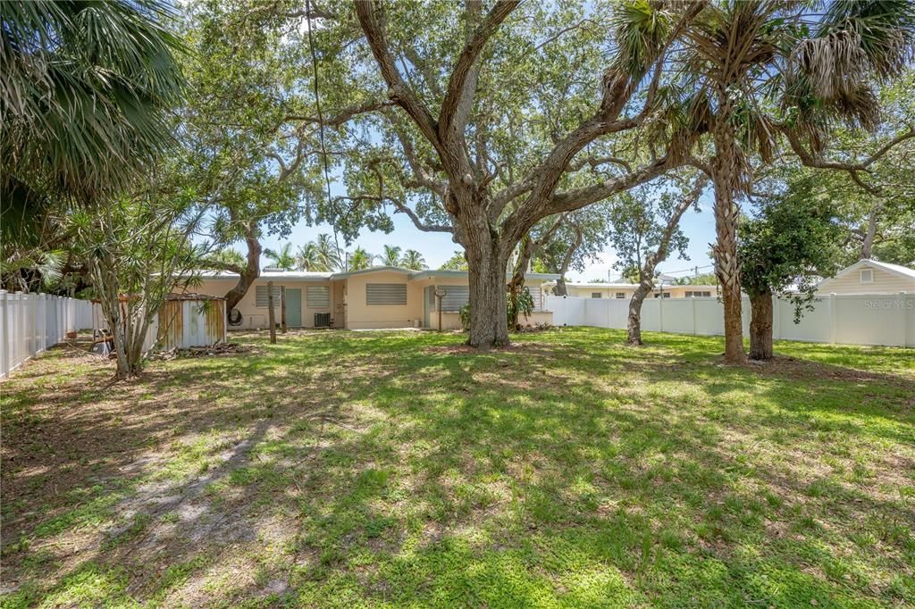 Recently Sold: $765,000 (3 beds, 2 baths, 1627 Square Feet)